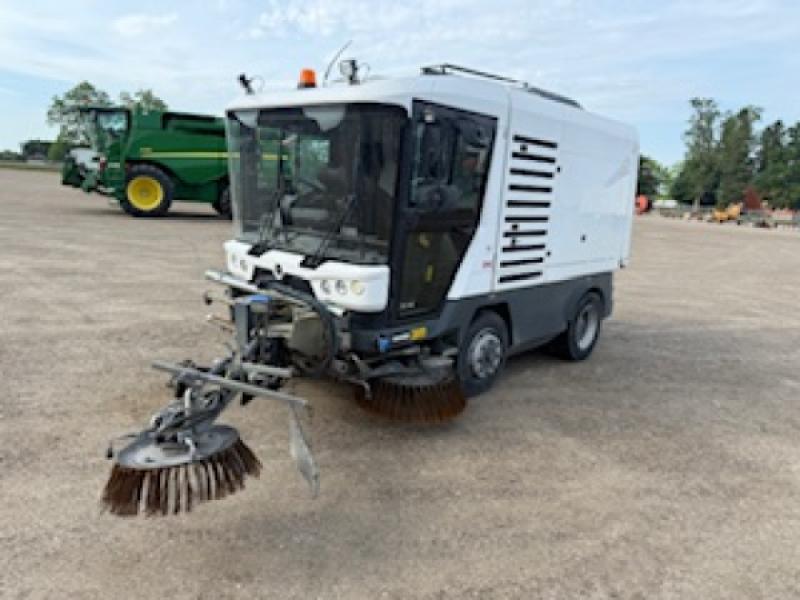 2015 Ravo 5 Series Street Sweeper